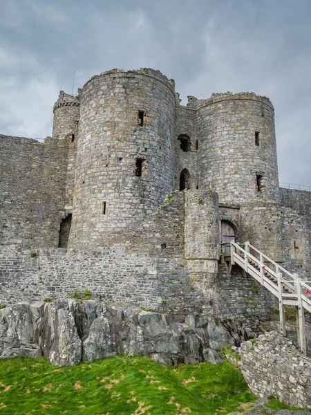 Замок в місті Harlech — стокове фото