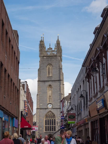 Huvudgatan i Cardiff, Wales — Stockfoto