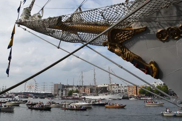 Yelken 2015 yılında Amsterdam bağlantı noktası — Stok fotoğraf
