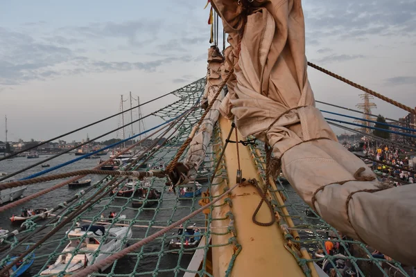 Pohled z vysoké lodi Mir na Sail 2015 — Stock fotografie