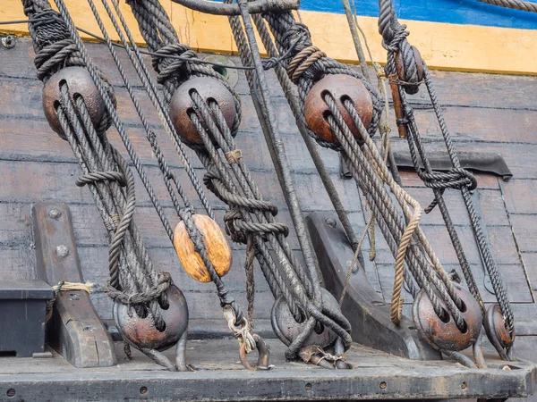 Details of the rigging of a tall ship — Stock Photo, Image