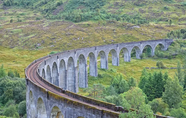 A Skót Felföld Gleanfinnan völgyhíddal — Stock Fotó