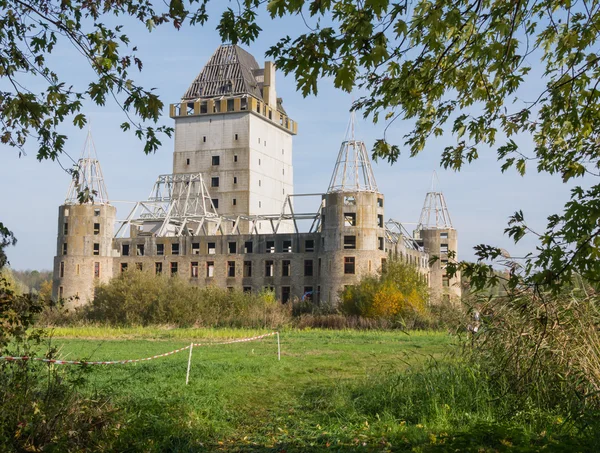 Ruine moderne du château Almere — Photo