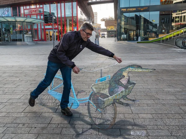 Arte callejero mostrando ilusión óptica Imagen de archivo