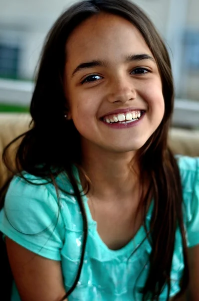 Kleines Mädchen lächelt lizenzfreie Stockbilder