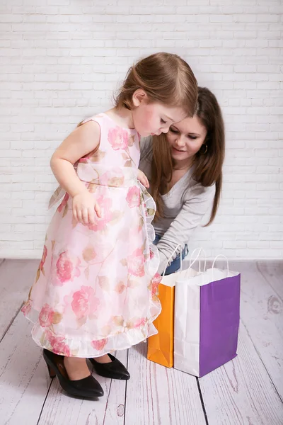 Bambino wiht mother.Enjoy il momento — Foto Stock