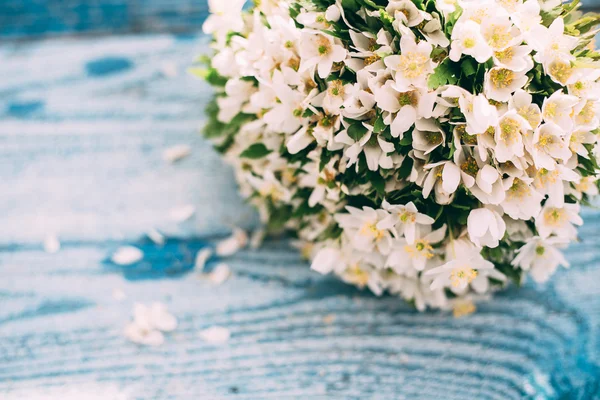 Textura tablero de madera con flores — Foto de Stock