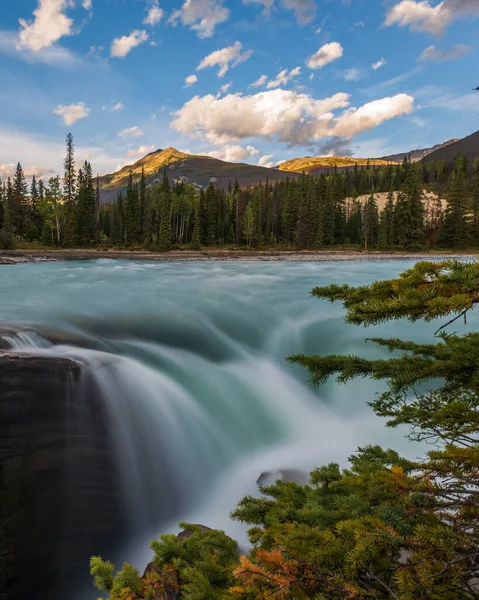 Krásný Portrét Athabaských Vodopádů Národním Parku Jasper Alberta Kanada — Stock fotografie