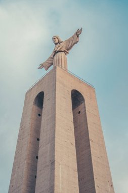 Bulutlu Lisbon 'un İsa kurtarıcısı