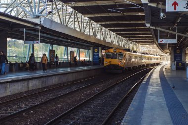 Lizbon sokaklarında tramvay