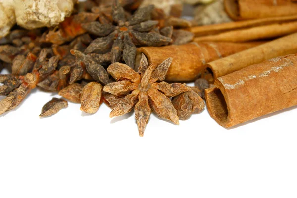 Ginger, cinnamon and star anise isolated on white — Stock Photo, Image