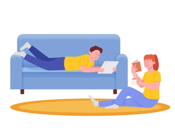 Een Paar Ontspannen Genieten Zittend Liggend Sofa Zie Gadget Lezen — Stockvector