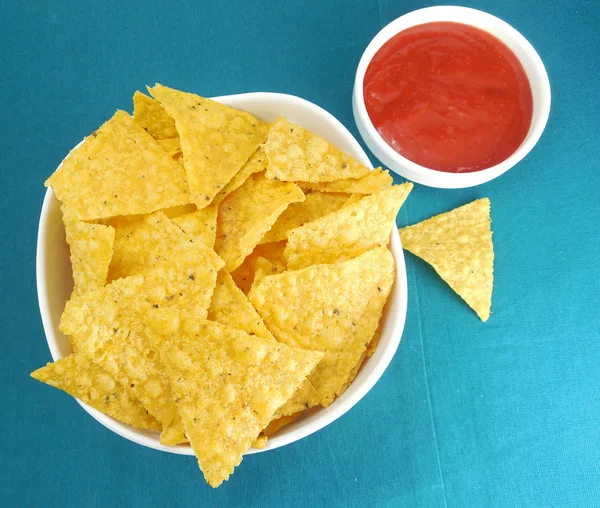 Sağlıklı Snack Tortilla cips ve domates ketçap