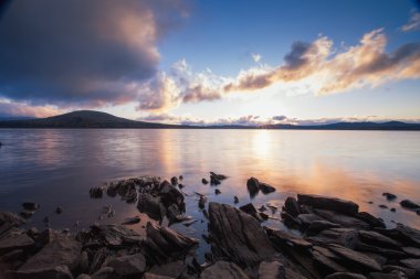 Dağ gölü Zyuratkul