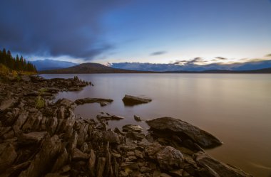 Dağ gölü Zyuratkul