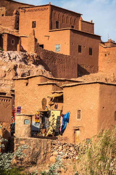 Parte del Castillo de Ait Benhaddou, una ciudad fortificada, la forma — Foto de Stock