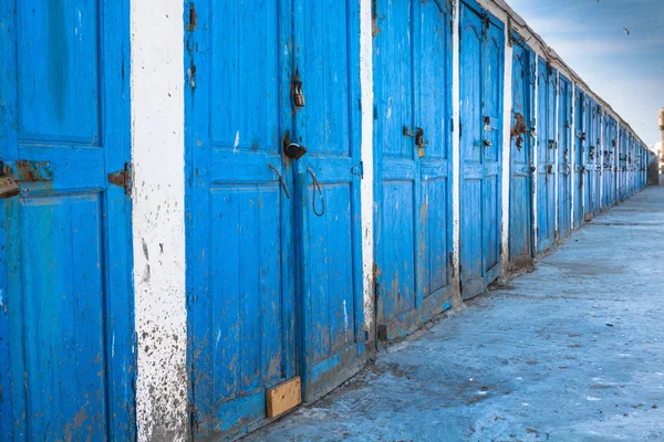 Modré dveře v essaouira, Maroko — Stock fotografie