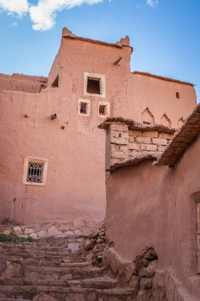 Deel van het kasteel van Ait Benhaddou, een vestingstad, de forme — Stockfoto