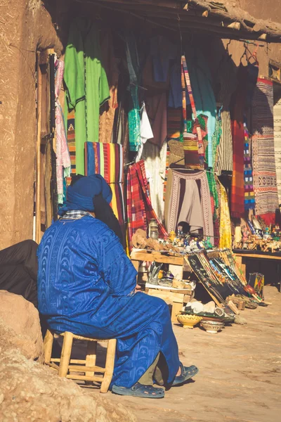 Um mercado tradicional na cidade velha de Essaouira, Marrocos — Fotografia de Stock