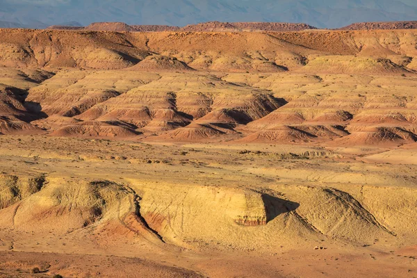 Marokkaanse woestijn met de opvatting van berg Atlas — Stockfoto