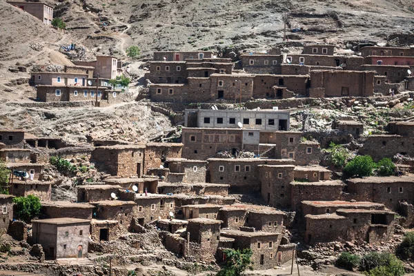 Casas nas montanhas perto de Imlil no Parque Nacional Toubkal , — Fotografia de Stock