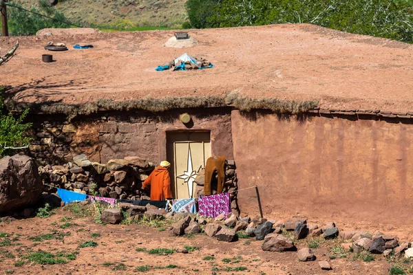 Village berbère dans les montagnes de l'Atlas, Maroc — Photo