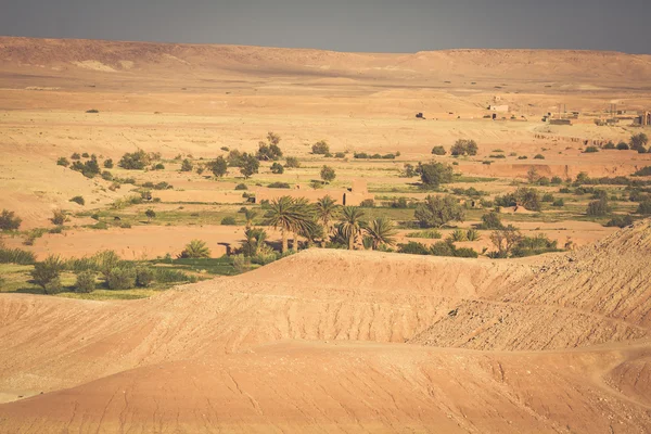 Deserto marroquino com vista para a montanha Atlas — Fotografia de Stock