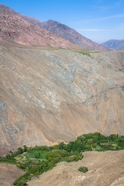 在阳光明媚的日子，摩洛哥阿特拉斯山脉的美景 — 图库照片