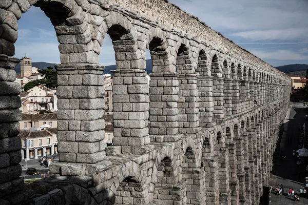 Segovia, España 21 de junio de 2014: El famoso acueducto antiguo de Seg —  Fotos de Stock
