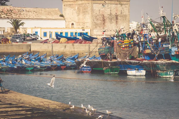 ESSAOUIRA, MOROCCO - 4 de maio de 2013: Barco de pesca no porto — Fotografia de Stock