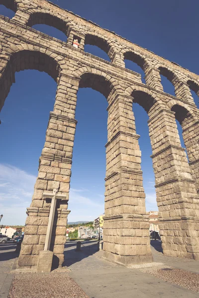 Segóvia, Espanha - 6 de maio: O Aqueduto Romano de Segóvia e o sq — Fotografia de Stock
