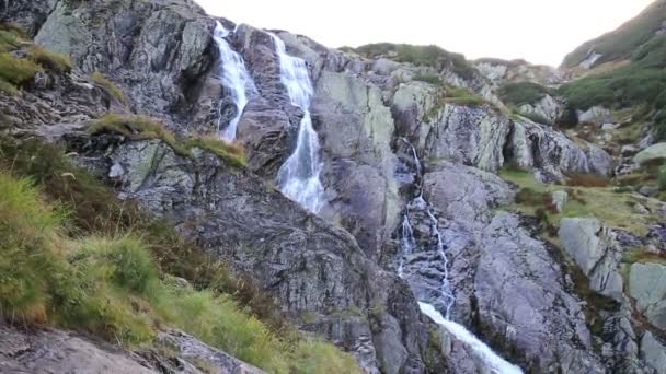 Cascata Siklawa nei Monti Tatra, Polonia — Video Stock