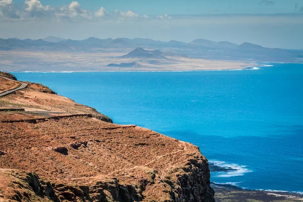 Panoramautsikt över vägen mot Timanfaya park, Lanzarote, Kanarieöarna — Stockfoto