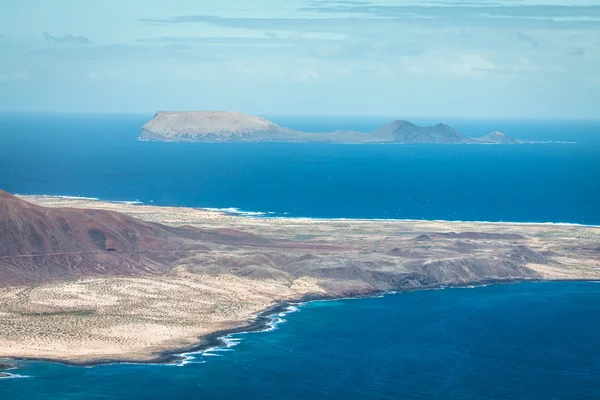 Visa graciosa Island från mirador del rio, lanzarote ö, — Stockfoto
