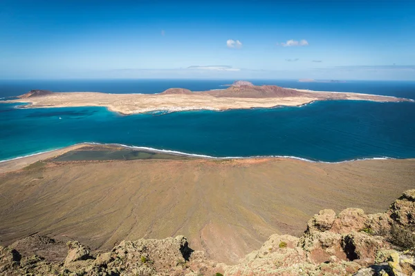 Visa graciosa Island från mirador del rio, lanzarote ö, — Stockfoto