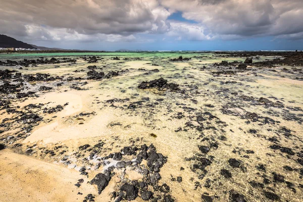 Wybrzeże Atlantyku w pobliżu miasta Orzola na Lanzarote, Canar — Zdjęcie stockowe