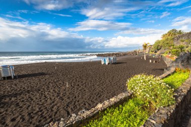 Puerto De La Cruz'da, ecek Atlantik Okyanusu kıyısında