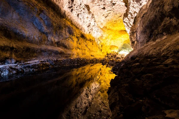 Grüne höhle (cueva de los verdes) auf lanzarote, kanarische inseln, s — Stockfoto