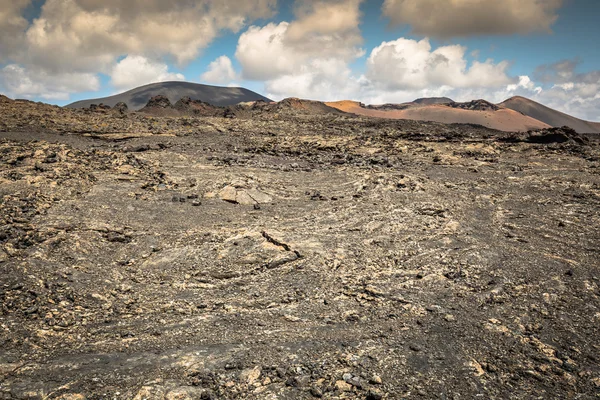 Paisagem vulcânica no Parque Nacional de Timanfaya, Ilha Lanzarote , — Fotografia de Stock