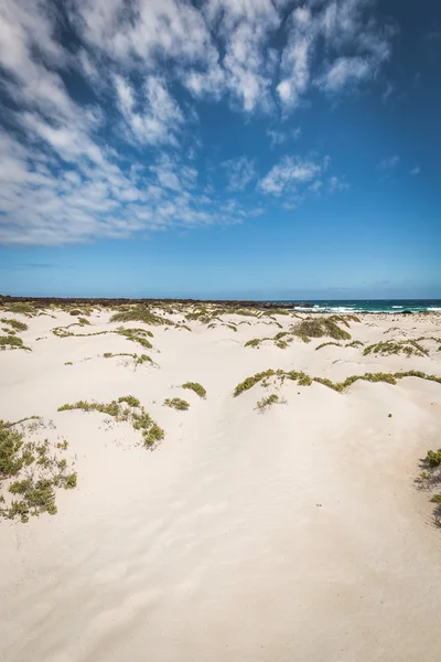 Playa de arena blanca por la noche, Lanzarote, Islas Canarias, Spai —  Fotos de Stock