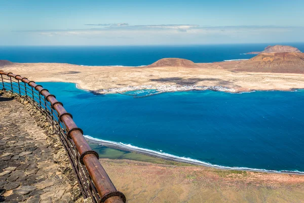 Visa graciosa Island från mirador del rio, lanzarote ö, — Stockfoto