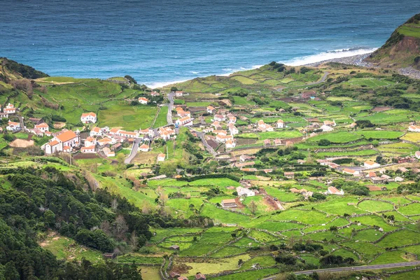 亚速尔群岛海岸线景观法亚格兰德，弗洛雷斯岛。Portug — 图库照片