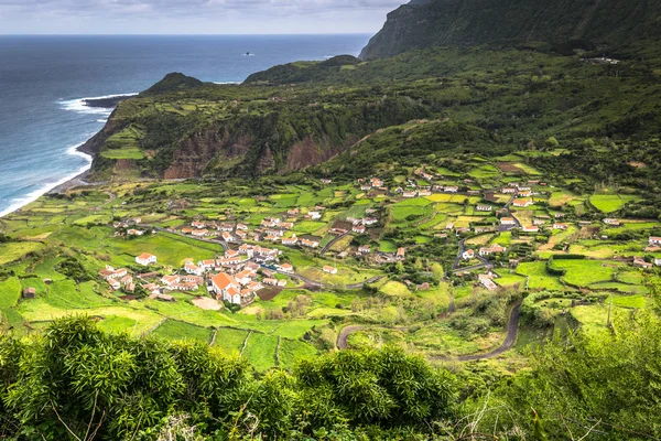 亚速尔群岛海岸线景观法亚格兰德，弗洛雷斯岛。Portug — 图库照片