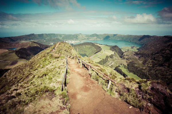 Walking path leading to a view on the lakes of Sete Cidades, Azo — Stock Photo, Image