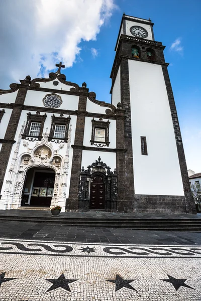 Wieża kościoła St. Sebastian (Igreja Matriz de Sao Sebastiao) i — Zdjęcie stockowe