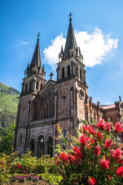 Bazilika santa maria, covadonga, asturias, Španělsko — Stock fotografie