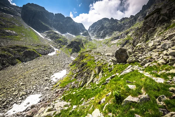 Pohled na Tatrách od turistické stezky. Polsko. Evropa. — Stock fotografie