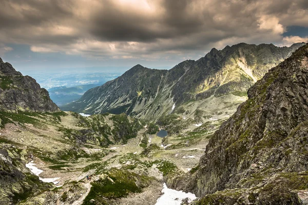 Vista dei Monti Tatra dal sentiero escursionistico. Polonia. L'Europa . — Foto Stock