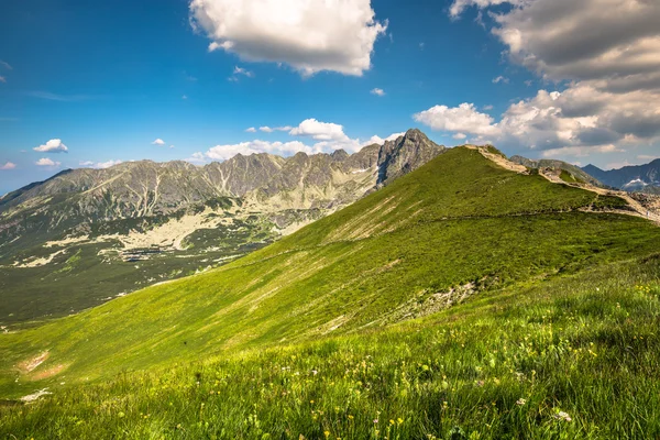 Tatra Mountain, Polen, vy från Kasprowy Wierch till dalen Gas — Stockfoto