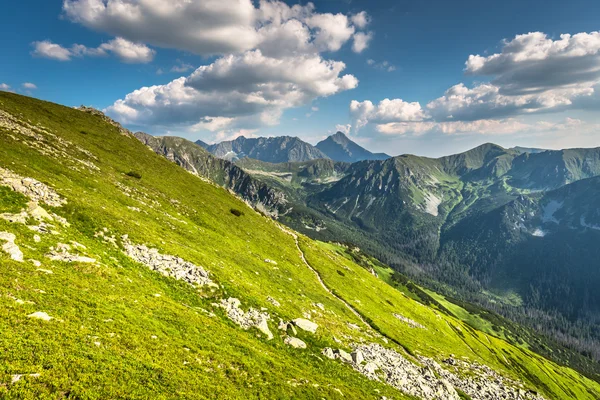 Vy från Kasprowy Wierch toppmötet i polska Tatrabergen — Stockfoto